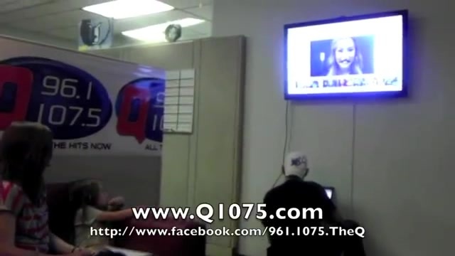 Demi Lovato _Hangs Out_ on Google + 4679