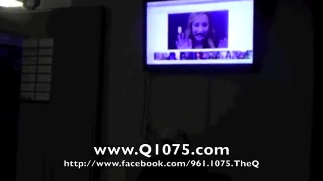 Demi Lovato _Hangs Out_ on Google + 4233