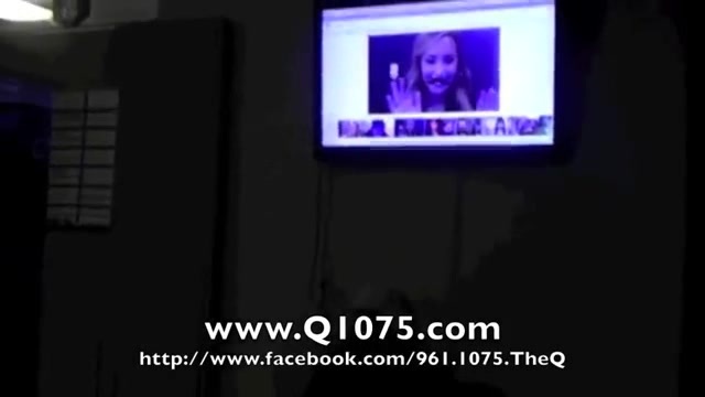 Demi Lovato _Hangs Out_ on Google + 4235