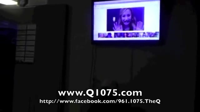 Demi Lovato _Hangs Out_ on Google + 4249