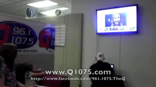 Demi Lovato _Hangs Out_ on Google + 4708
