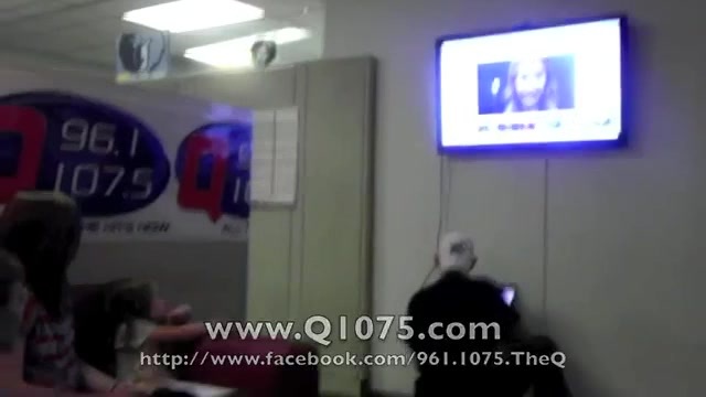 Demi Lovato _Hangs Out_ on Google + 4713