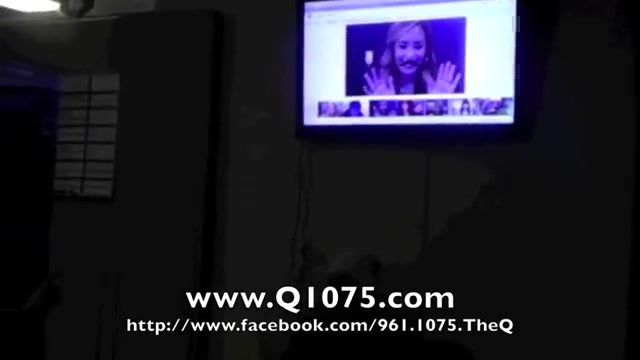 Demi Lovato _Hangs Out_ on Google + 4266