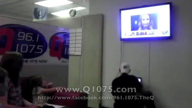 Demi Lovato _Hangs Out_ on Google + 4722