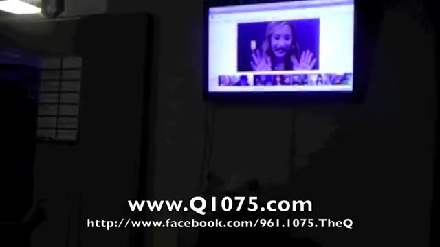 Demi Lovato _Hangs Out_ on Google + 4275