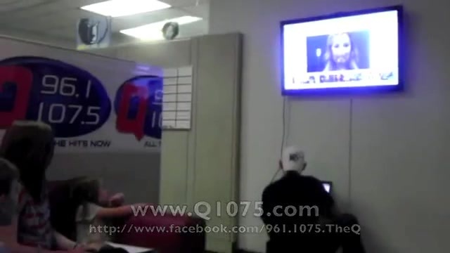 Demi Lovato _Hangs Out_ on Google + 4725