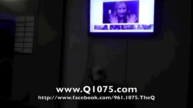 Demi Lovato _Hangs Out_ on Google + 4302