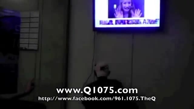 Demi Lovato _Hangs Out_ on Google + 4327