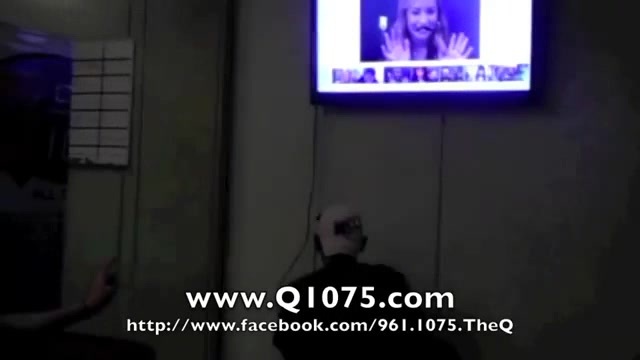 Demi Lovato _Hangs Out_ on Google + 4331