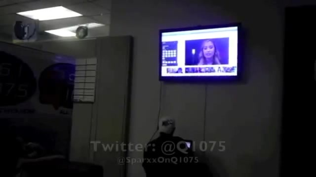 Demi Lovato _Hangs Out_ on Google + 4803