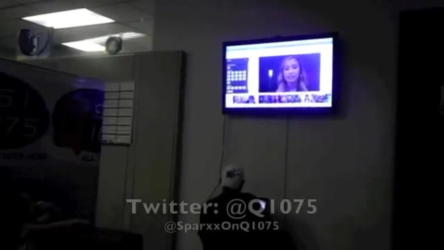 Demi Lovato _Hangs Out_ on Google + 4808