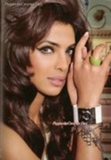 70732430_ULMMSRR2 - Priyanka Chopra