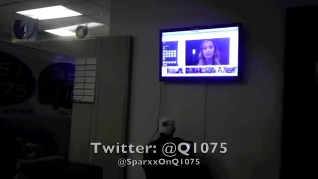 Demi Lovato _Hangs Out_ on Google + 4820
