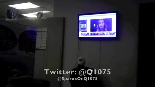 Demi Lovato _Hangs Out_ on Google + 4822