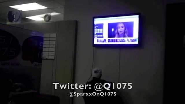 Demi Lovato _Hangs Out_ on Google + 4827
