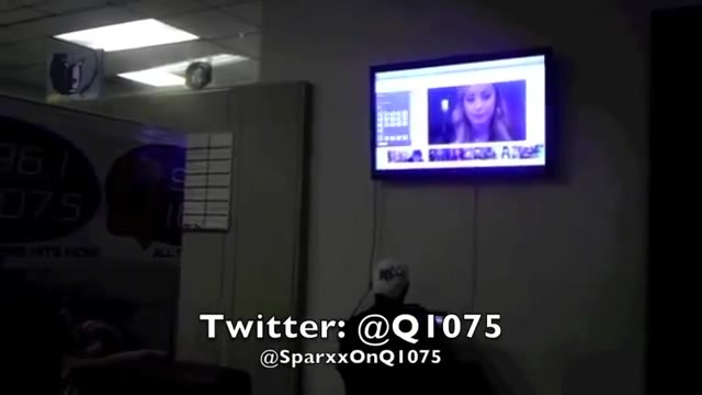 Demi Lovato _Hangs Out_ on Google + 4919