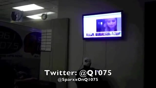 Demi Lovato _Hangs Out_ on Google + 4921