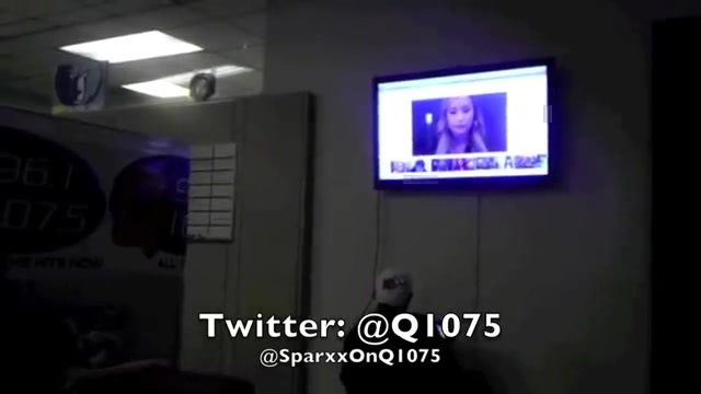 Demi Lovato _Hangs Out_ on Google + 5037