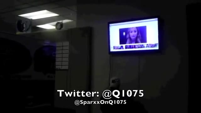 Demi Lovato _Hangs Out_ on Google + 5206