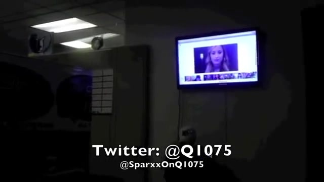 Demi Lovato _Hangs Out_ on Google + 5213
