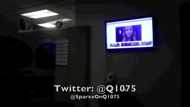 Demi Lovato _Hangs Out_ on Google + 5227