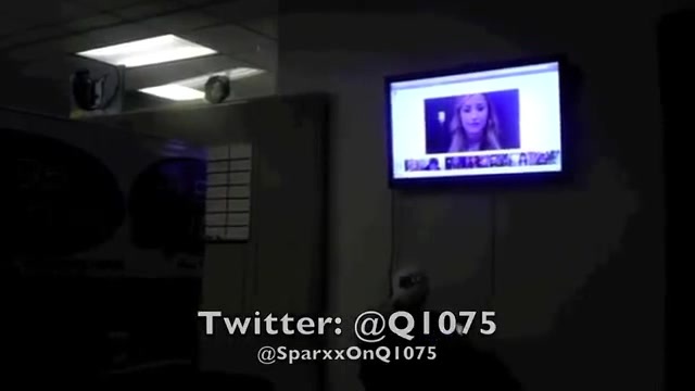 Demi Lovato _Hangs Out_ on Google + 5229