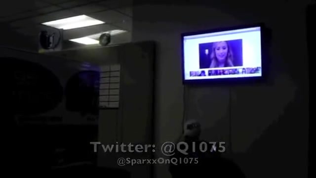 Demi Lovato _Hangs Out_ on Google + 5247
