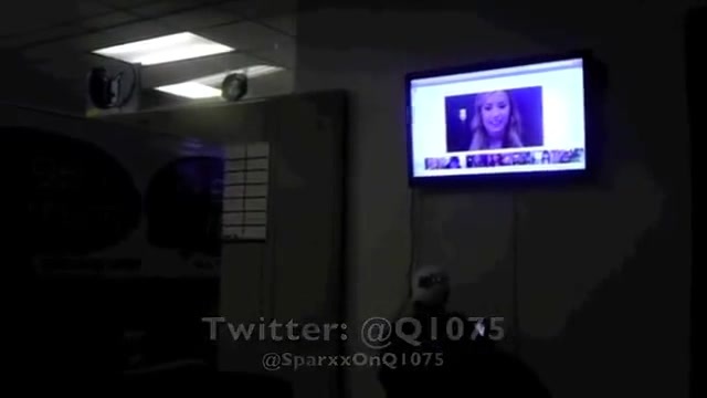 Demi Lovato _Hangs Out_ on Google + 5248