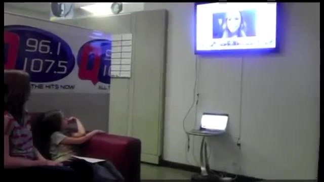Demi Lovato _Hangs Out_ on Google + 5316