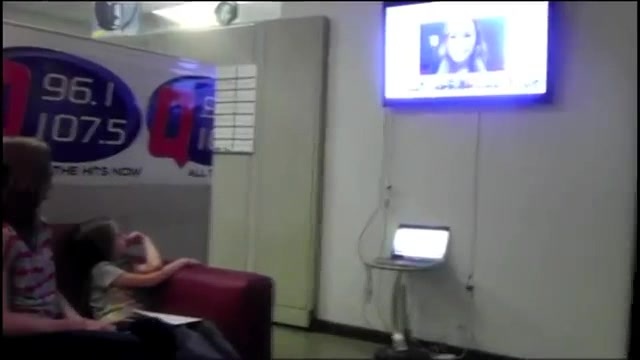 Demi Lovato _Hangs Out_ on Google + 5317