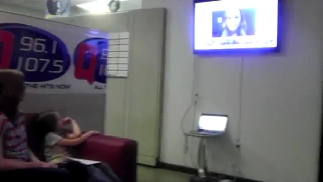 Demi Lovato _Hangs Out_ on Google + 5321