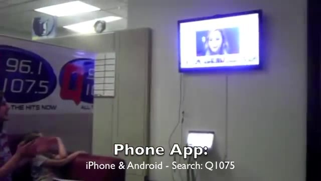 Demi Lovato _Hangs Out_ on Google + 5733