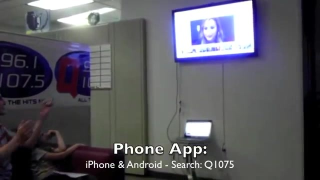 Demi Lovato _Hangs Out_ on Google + 5775