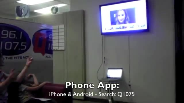 Demi Lovato _Hangs Out_ on Google + 5777