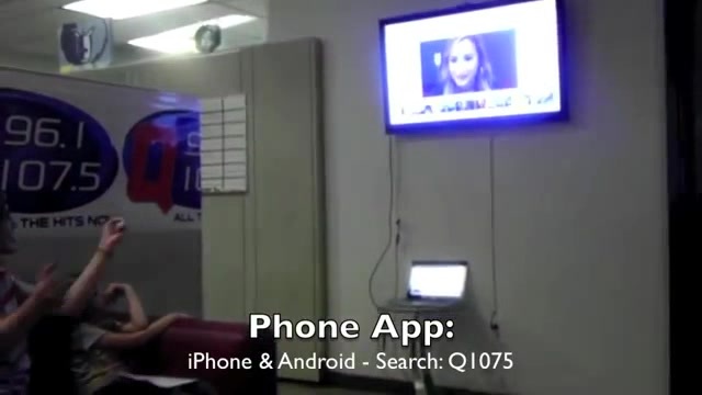 Demi Lovato _Hangs Out_ on Google + 5779