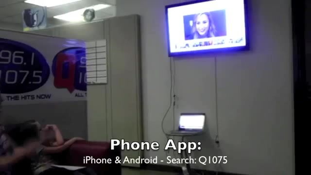 Demi Lovato _Hangs Out_ on Google + 5814