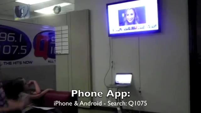 Demi Lovato _Hangs Out_ on Google + 5817