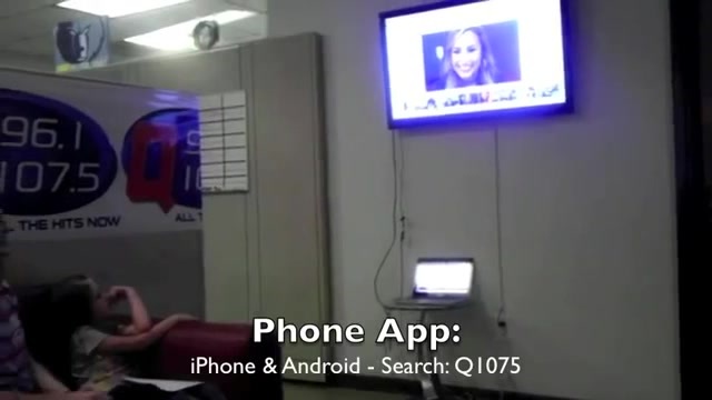 Demi Lovato _Hangs Out_ on Google + 5834