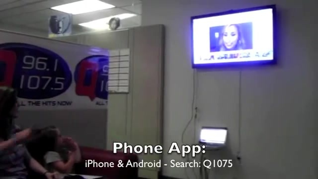 Demi Lovato _Hangs Out_ on Google + 6148