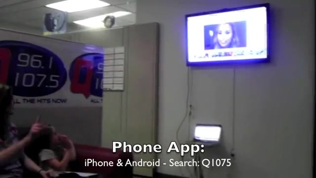 Demi Lovato _Hangs Out_ on Google + 6155