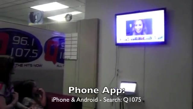 Demi Lovato _Hangs Out_ on Google + 6596