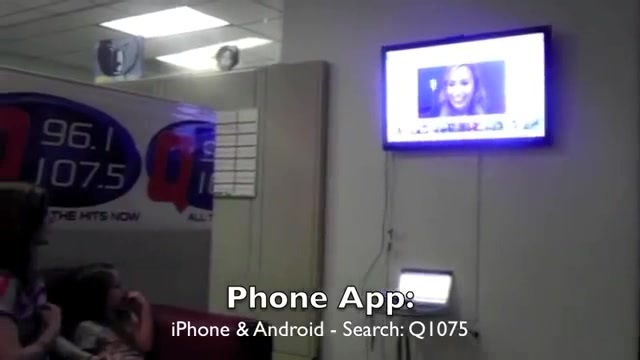 Demi Lovato _Hangs Out_ on Google + 6598