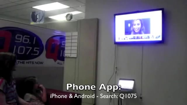 Demi Lovato _Hangs Out_ on Google + 6618