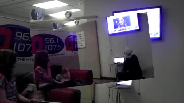 Demi Lovato _Hangs Out_ on Google + 6805