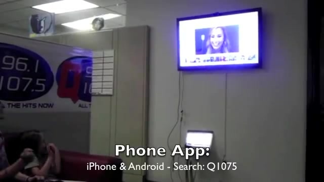 Demi Lovato _Hangs Out_ on Google + 6468