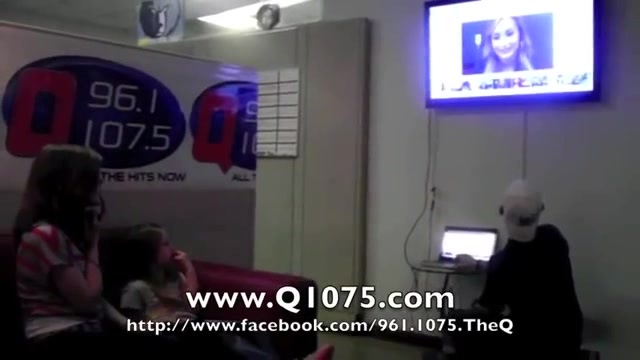 Demi Lovato _Hangs Out_ on Google + 6896