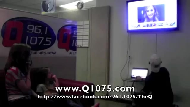 Demi Lovato _Hangs Out_ on Google + 6906