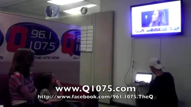 Demi Lovato _Hangs Out_ on Google + 7898