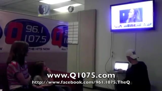 Demi Lovato _Hangs Out_ on Google + 7902