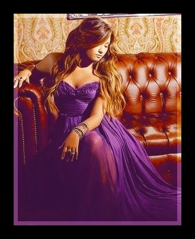 Uhm... [se gandi ce sa le spuna] E un vechi prieten de-al tatei.